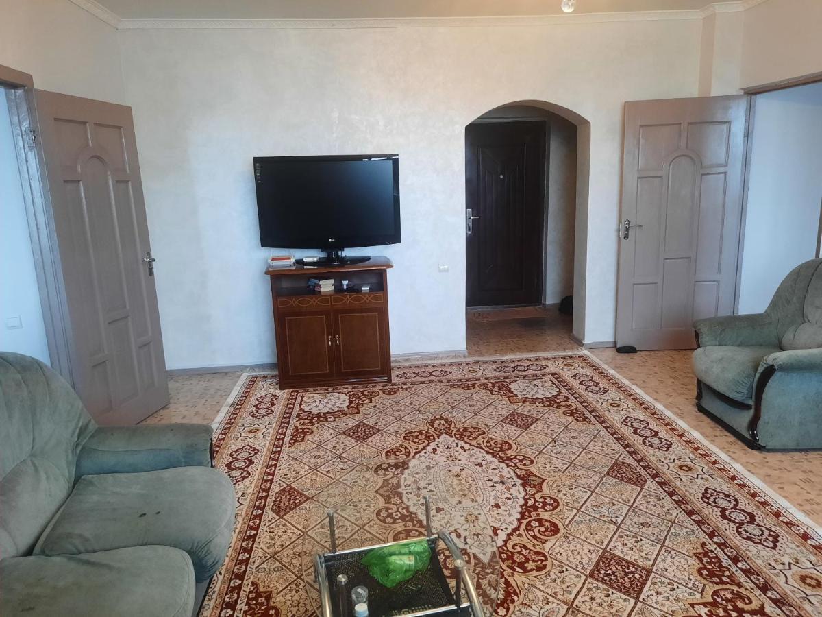 Apartment Shevchenko Panfilova Almaty Bagian luar foto